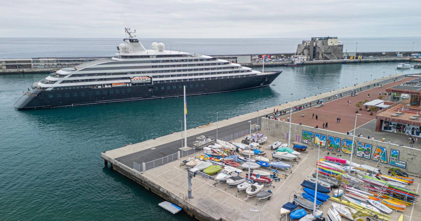Scenic Eclipse está na Madeira e parte sábado rumo ao Porto Santo
