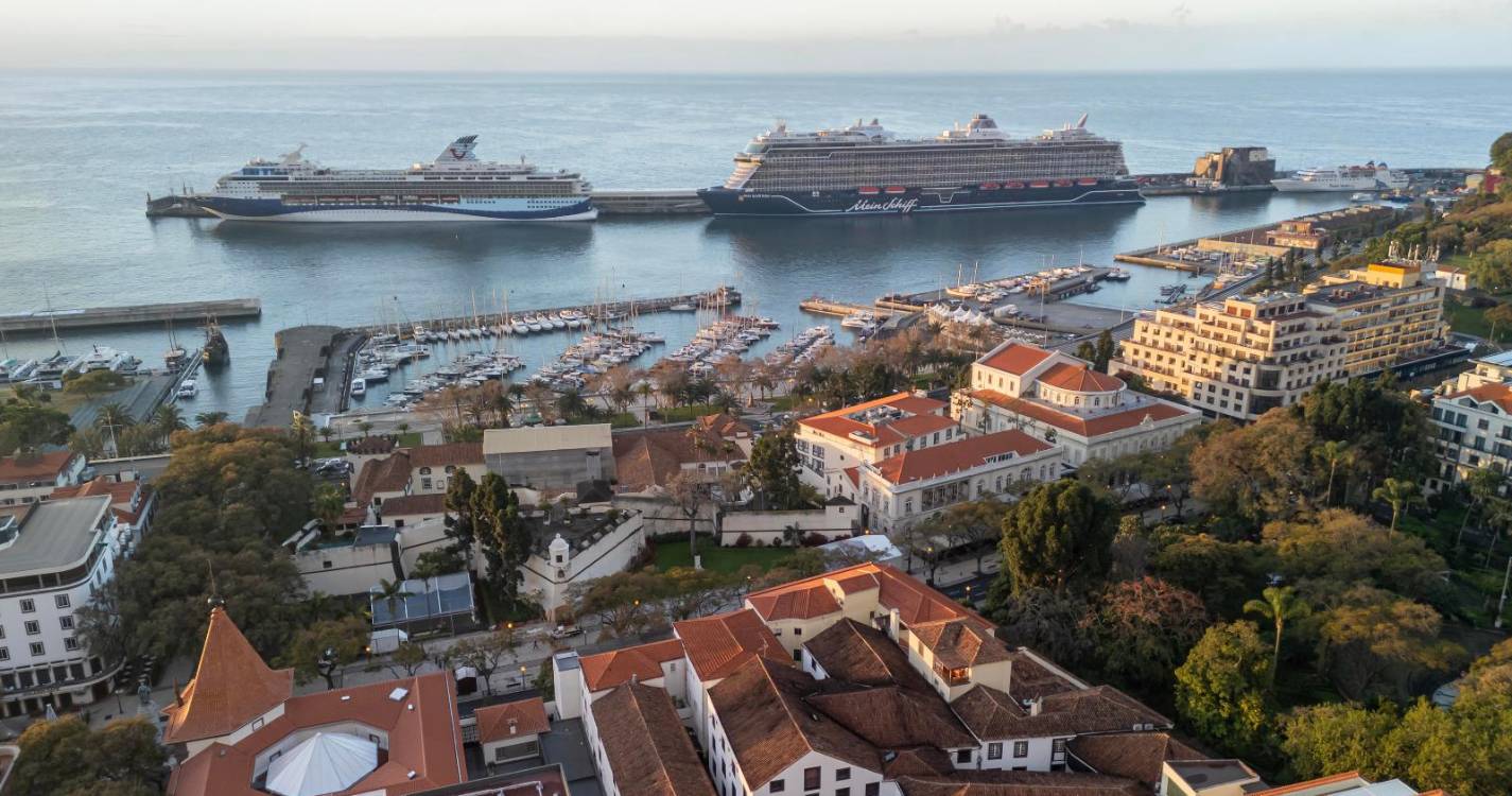 Navios trazem perto de oito mil para passar o dia