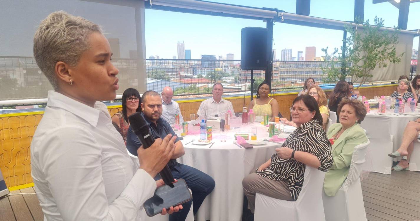 Ministra sul-africana reuniu-se com membros da Aliança HIP