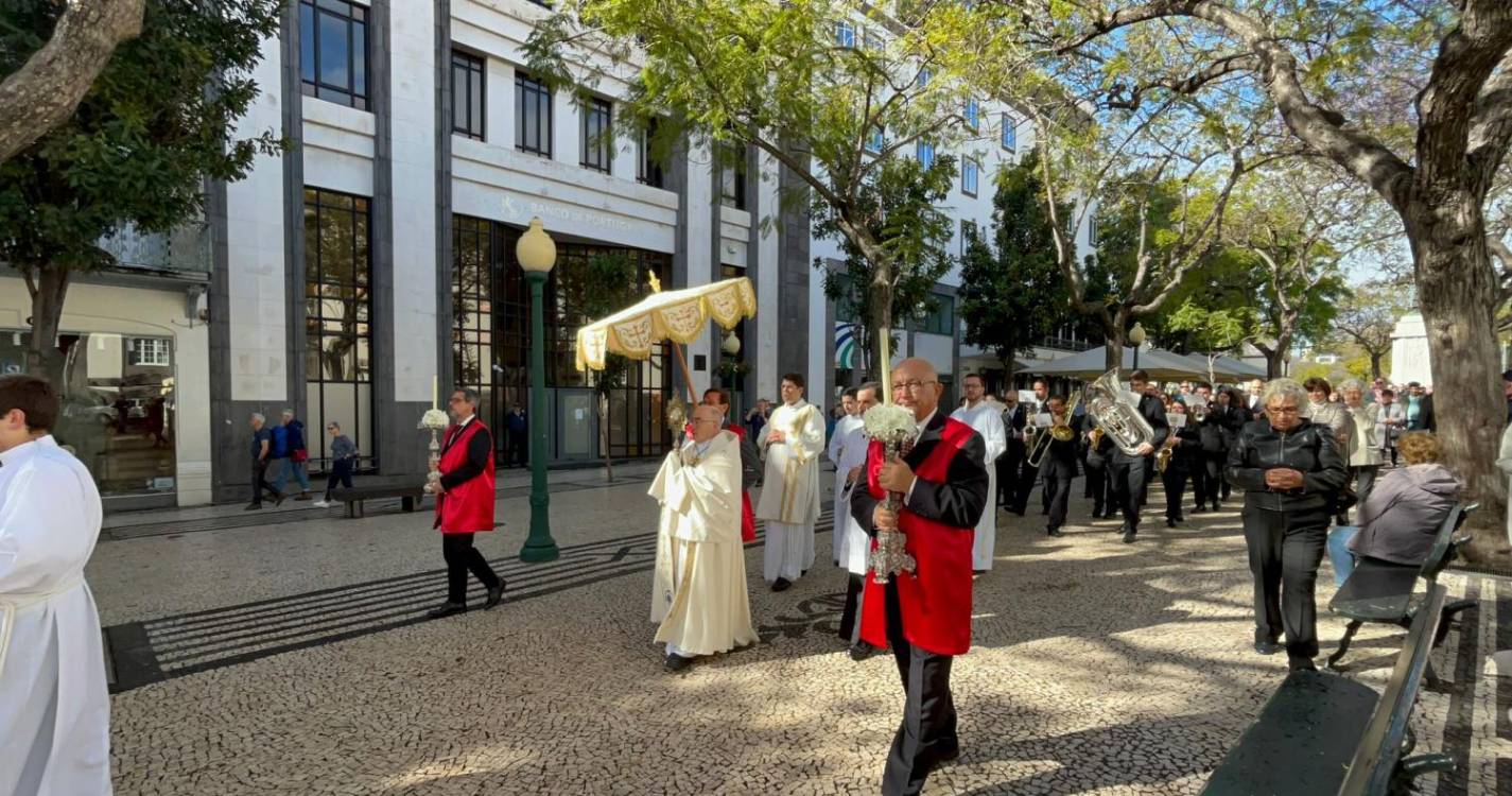 Procissão da Ressurreição do Senhor junta centenas de fiéis (com fotos e vídeo)