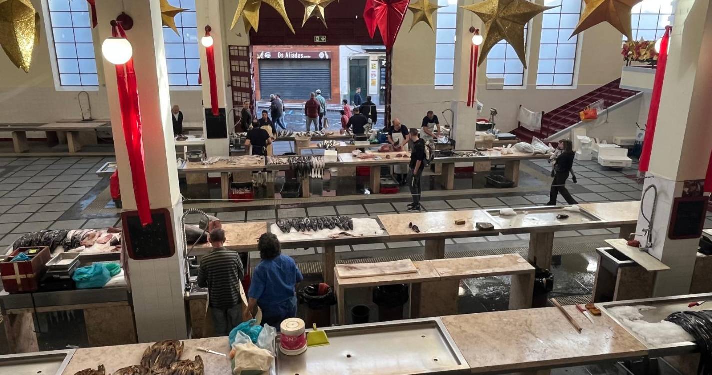 Veja as primeiras fotos do dia no Mercado dos Lavradores