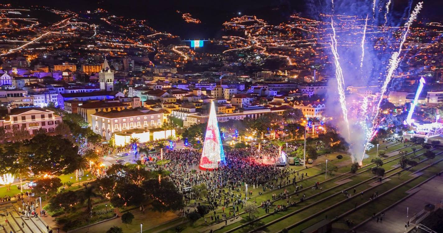 Imagens aéreas mostram a magia da inauguração das luzes no Funchal (com fotos)