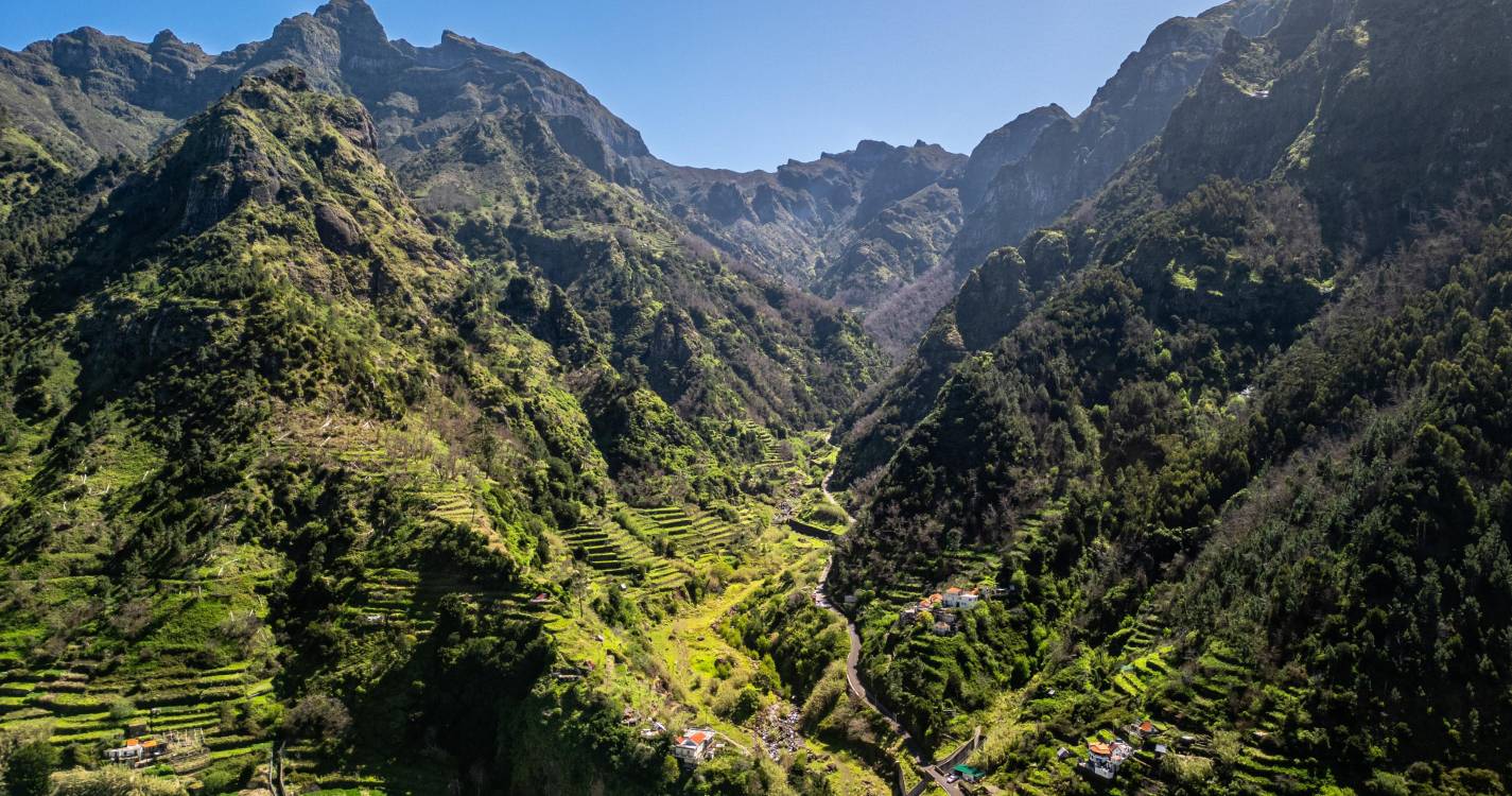 Despiste seguido de incêndio em carro na Encumeada faz um ferido