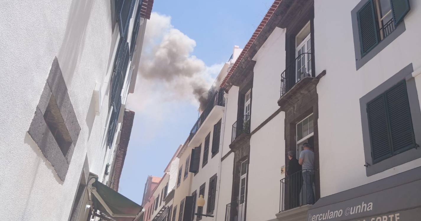 Incêndio em apartamento na baixa do Funchal (com vídeo e fotos)