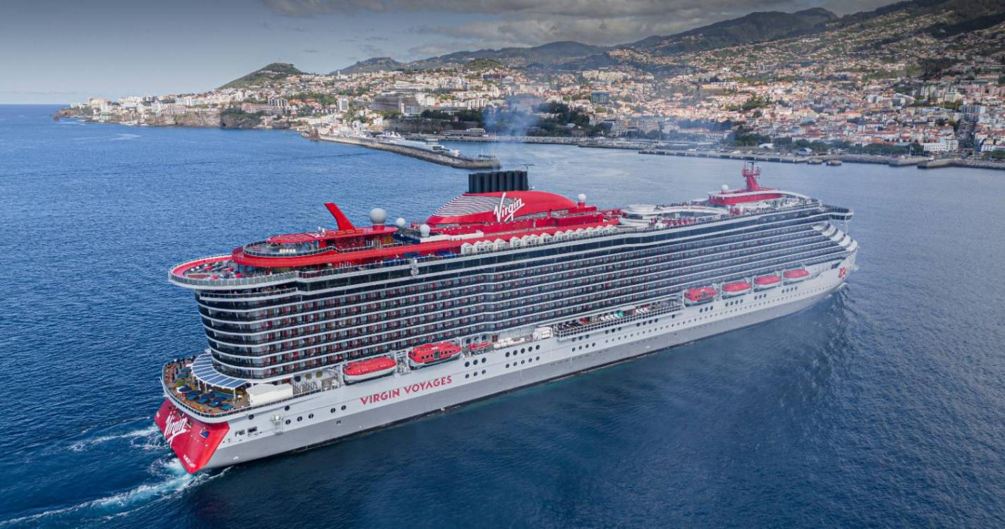 ‘Scarlet Lady’ já se estreou na baía funchalense (com fotos)