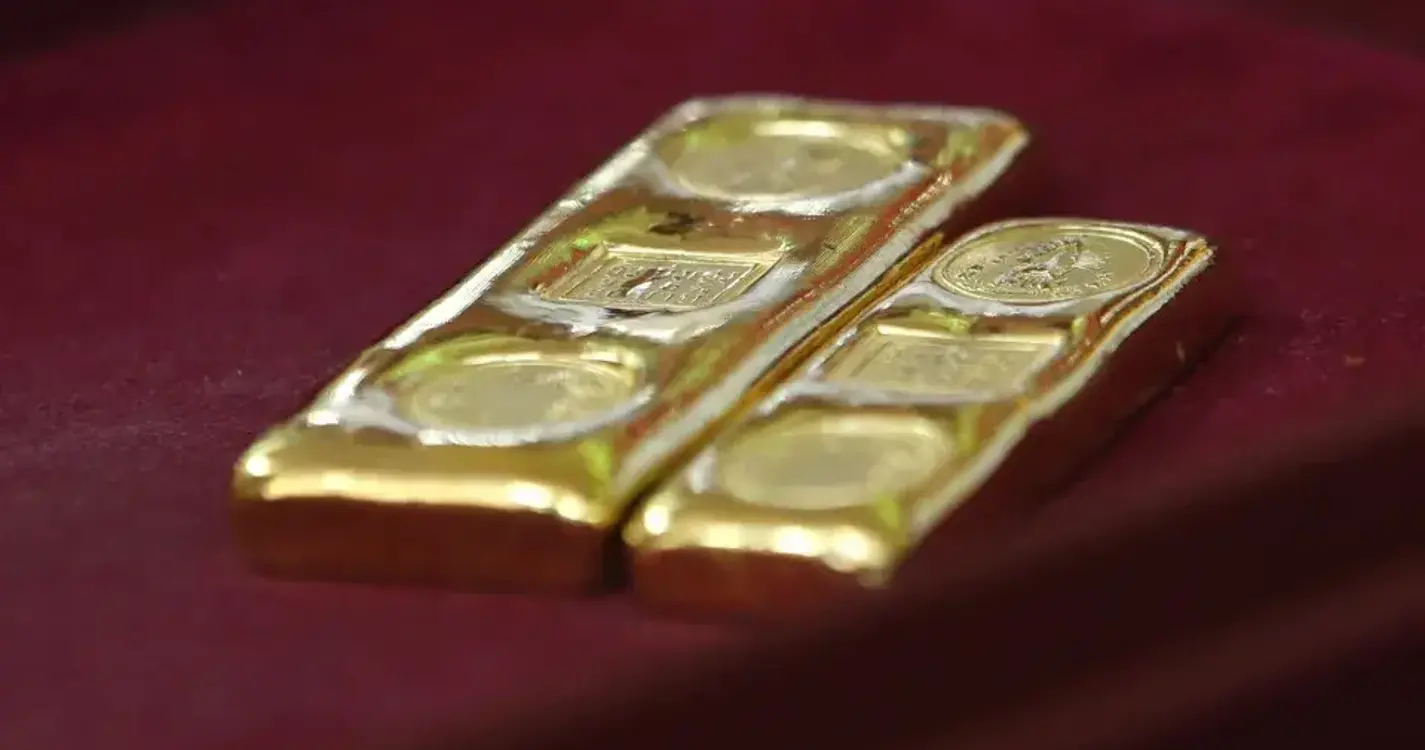 Ouro atinge máximos históricos acima dos 3.245 dólares por onça