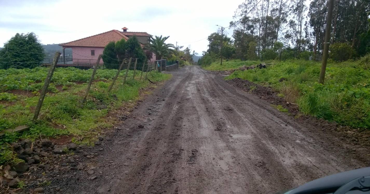 Moradores exigem obras no Caminho da Levada da Serra, em Machico