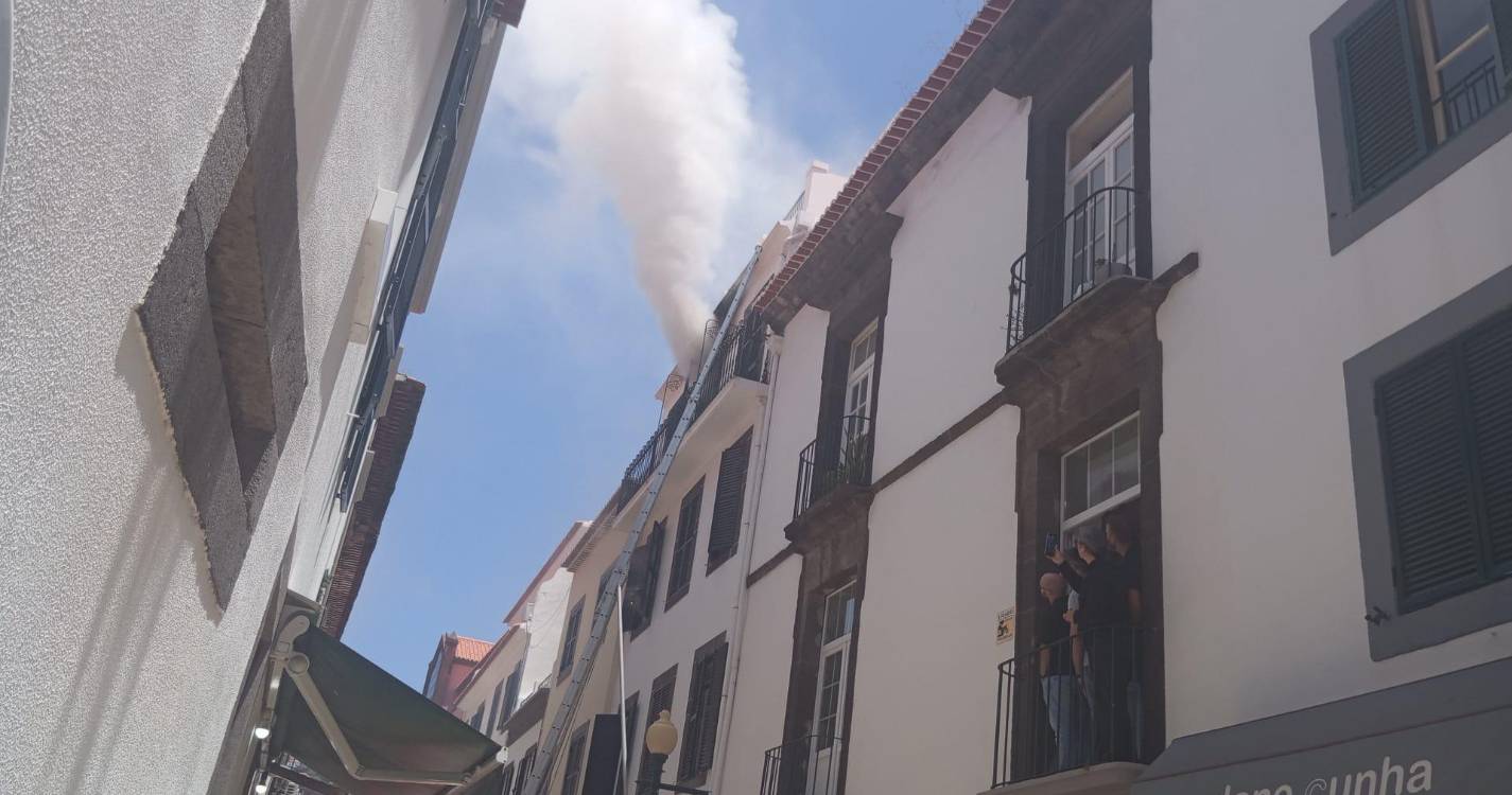 Incêndio em apartamento na baixa do Funchal (com vídeo e fotos)