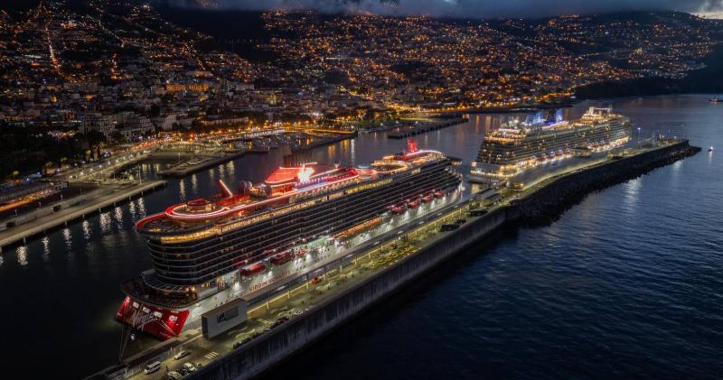 Manhã de grande movimento no Porto do Funchal