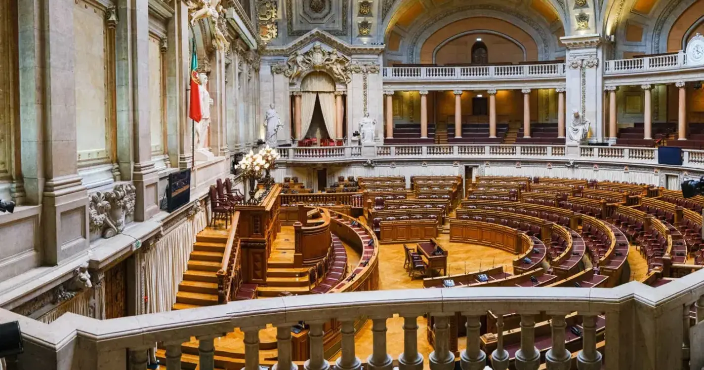 Deputados vão ser informados antes de qualquer “limpeza” informática no parlamento