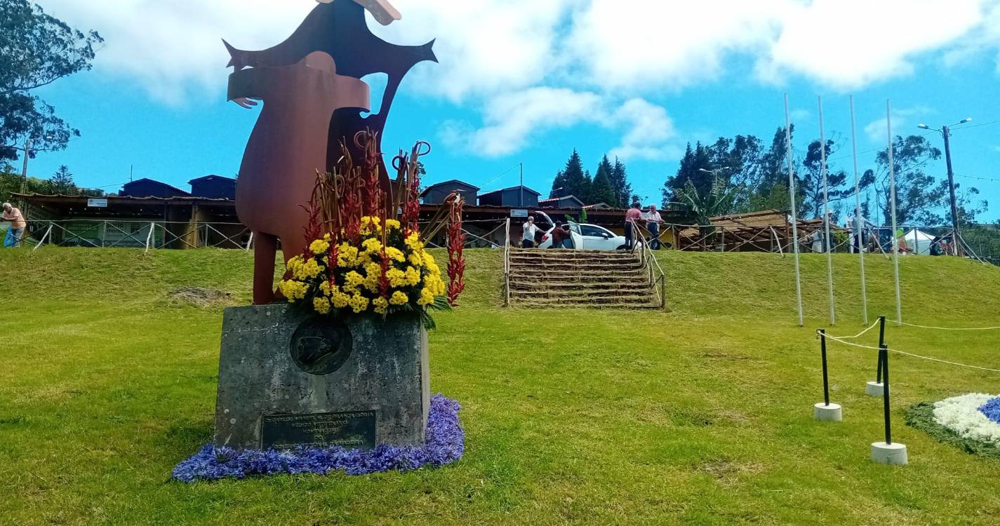 Feira Agropecuária já começou no Porto Moniz (fotos)