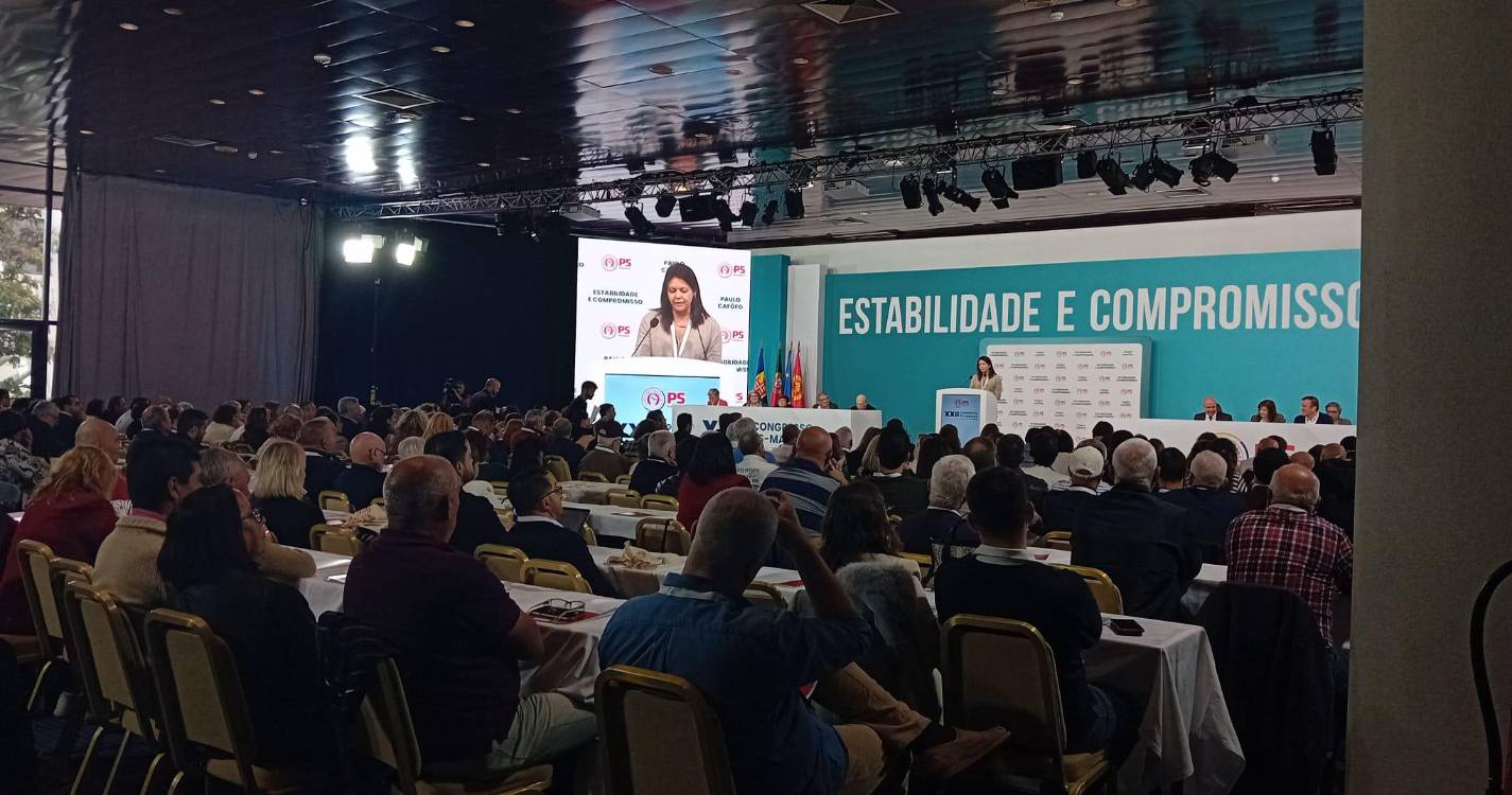 Pessegueiro compara Albuquerque a um “influencer”, mas nem aparece nos cartazes do PSD