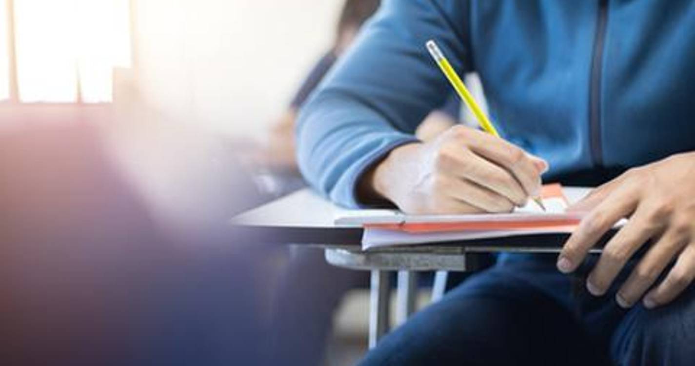 Madeirenses realizaram exames nacionais de Física e Química A e de Literatura Portuguesa