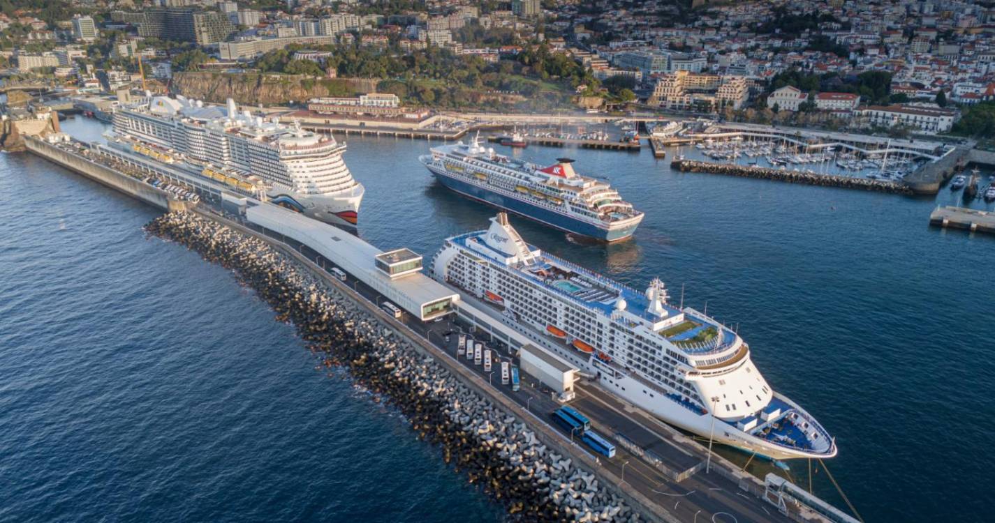 Manhã movimentada no cais funchalense e uma estreia no Porto Santo