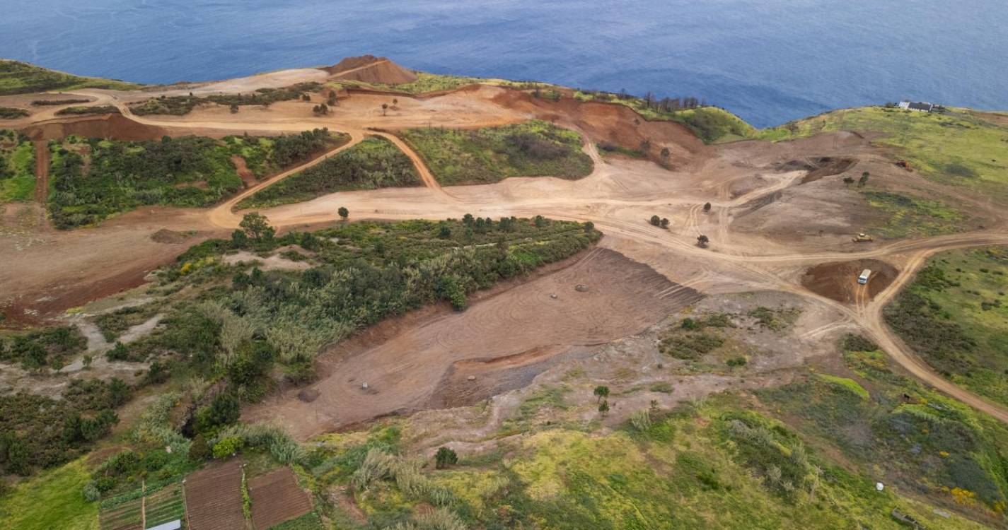 Albuquerque visita construção do campo de golfe da Ponta do Pargo