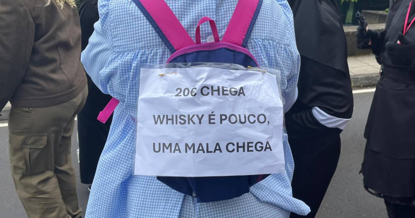 Chega e Miguel Arruda não escapam à sátira política na Festa dos Compadres (com fotos)