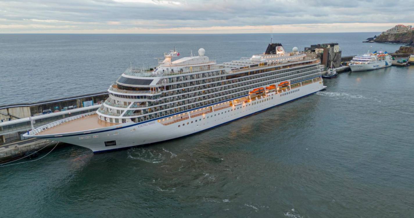 Estreante ‘Viking Mars’ traz mais de 800 passageiros a bordo (com fotos)