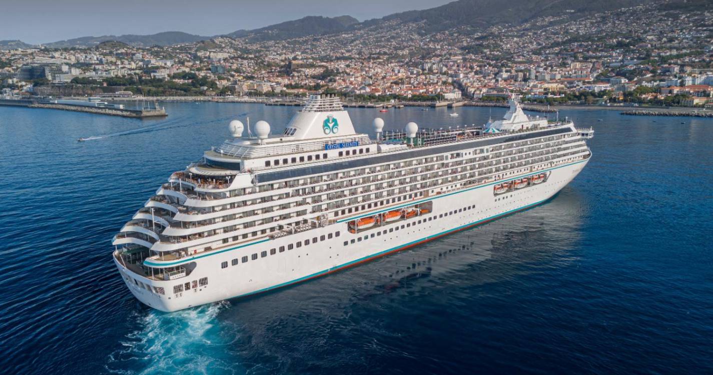 Crystal Serenity visita hoje o Porto do Funchal