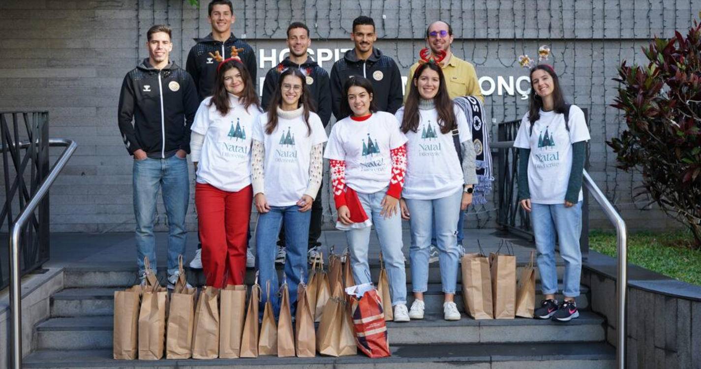 Nacional distribuiu prendas de Natal por crianças hospitalizadas