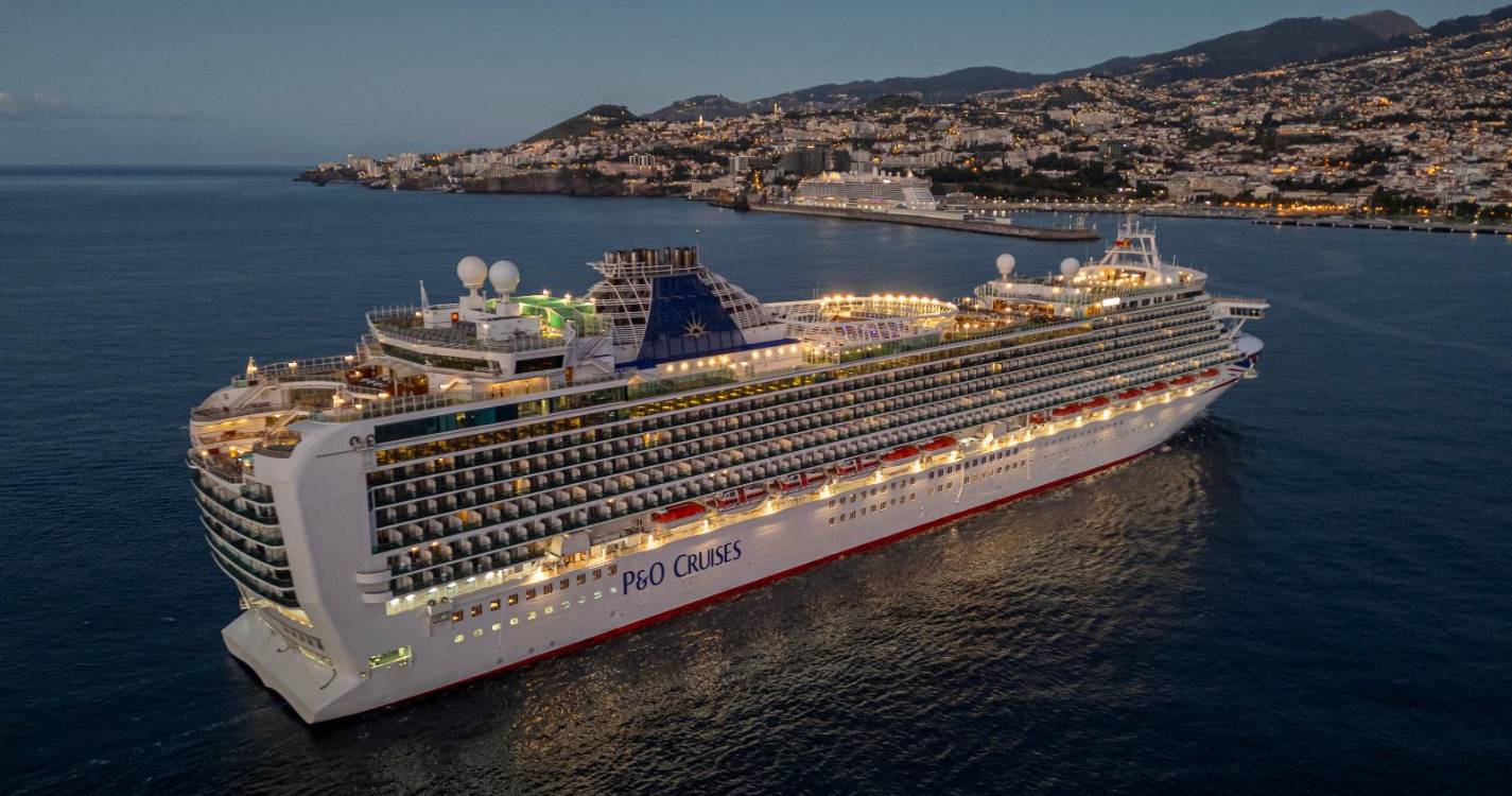 Mais de 12.900 passageiros passam hoje pelo Porto do Funchal (com fotos)