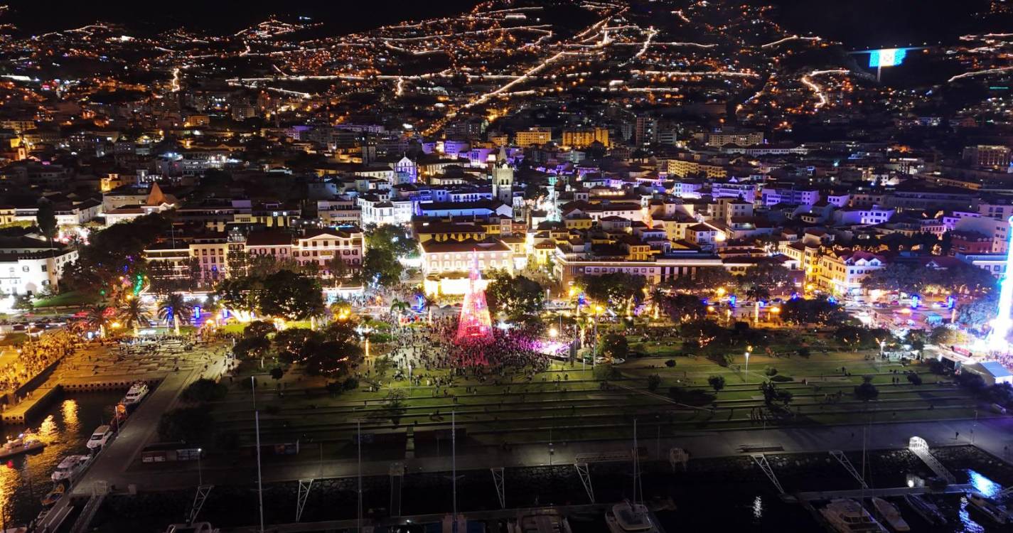 Imagens aéreas mostram a magia da inauguração das luzes no Funchal (com fotos)