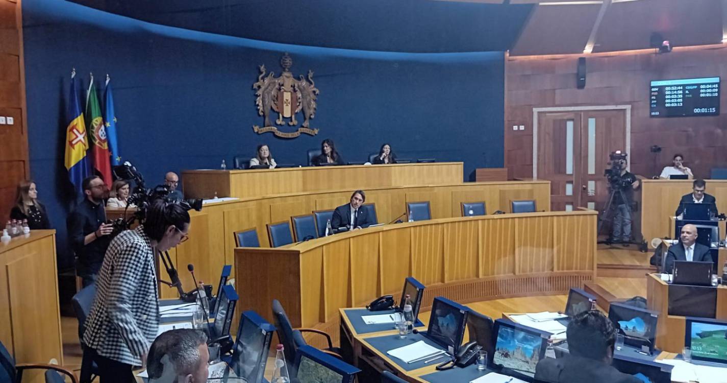 Magna Costa do Chega questiona governo sem colegas de bancada na sala