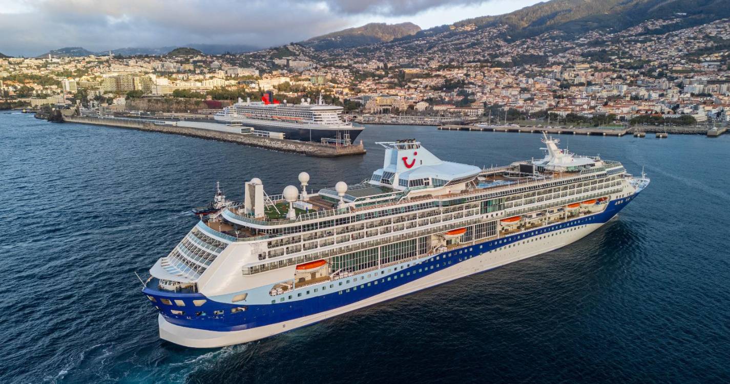 Funchal amanheceu com dois navios de cruzeiro em escala (com fotos)