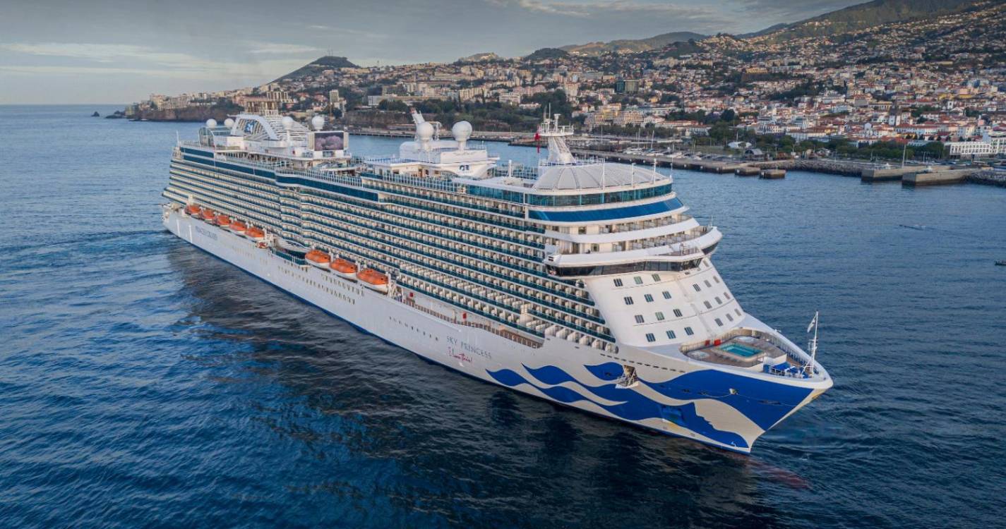 Dia de estreias na baía funchalense (com fotos)