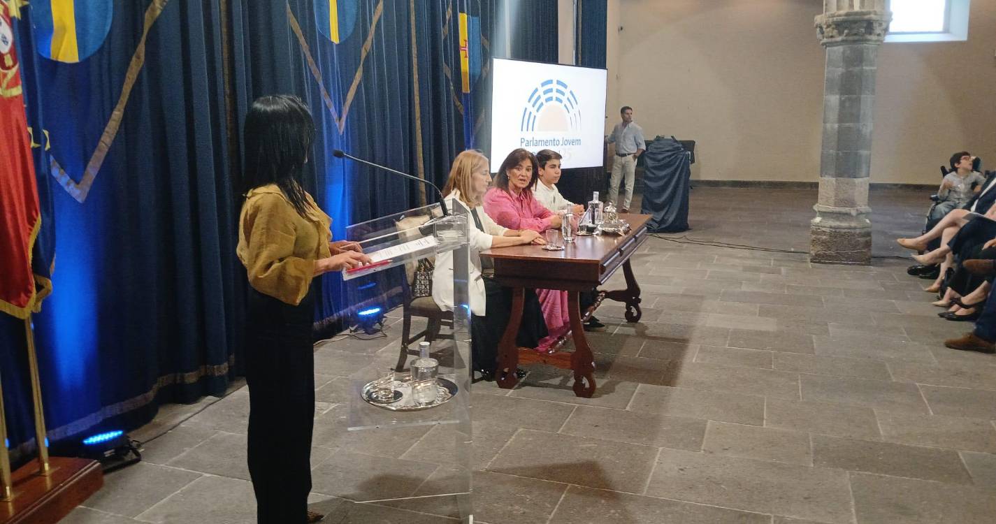 Assembleia Regional homenageou fundadores do ‘Parlamento Jovem’ (com fotos)