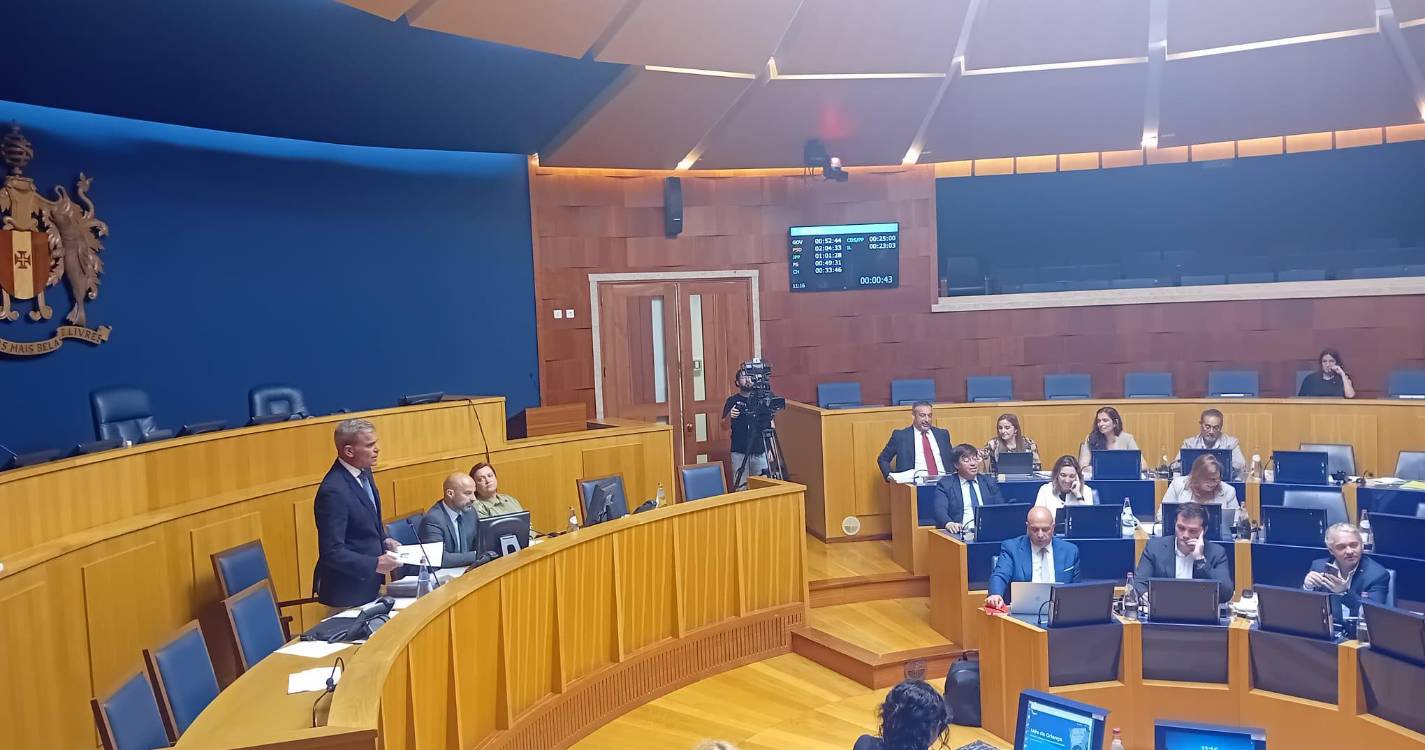 Privatização dos percursos e excesso de turistas criticados pela oposição