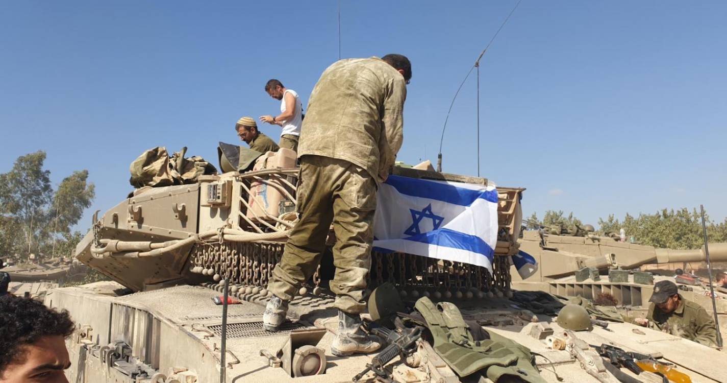 Médio Oriente: Exército israelita investiga humilhação de soldados a palestiniano gravemente ferido