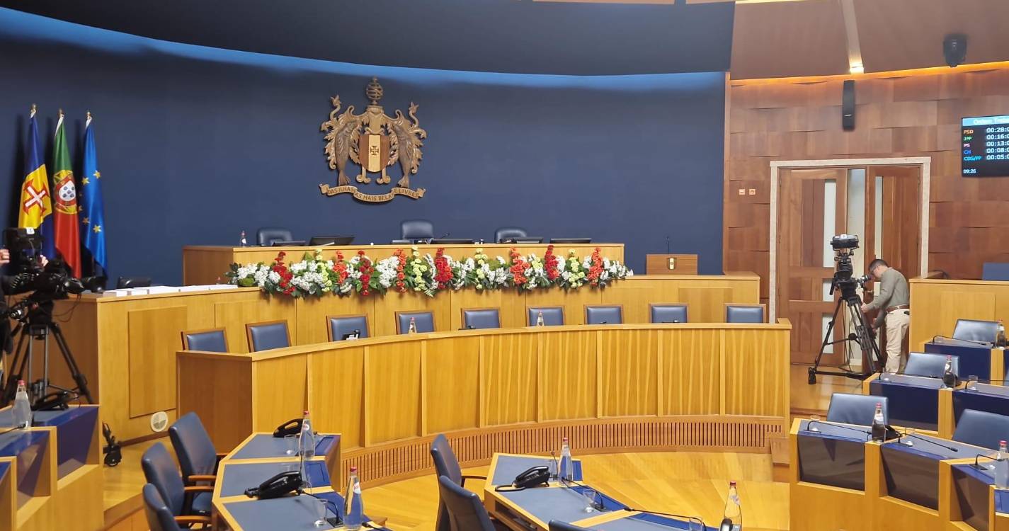 Sessão solene do 25 de Abril no hemiciclo madeirense
