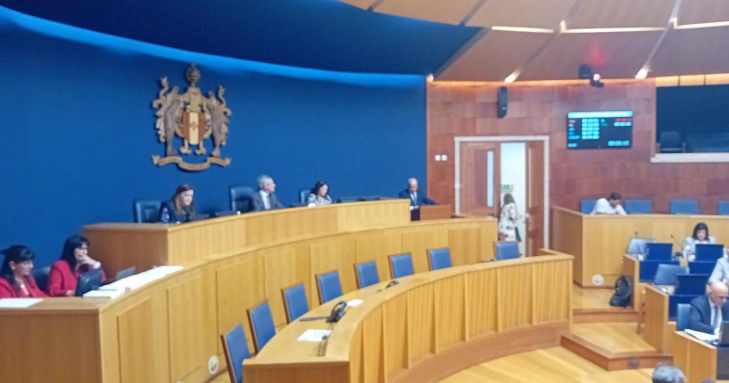 Chega pede maior fiscalização e multas ao mau comportamento do turismo “pé descalço”