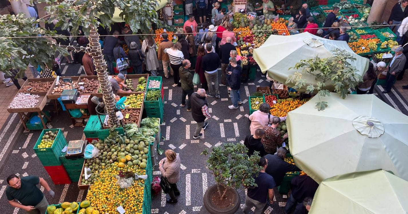 Veja as primeiras fotos do dia no Mercado dos Lavradores
