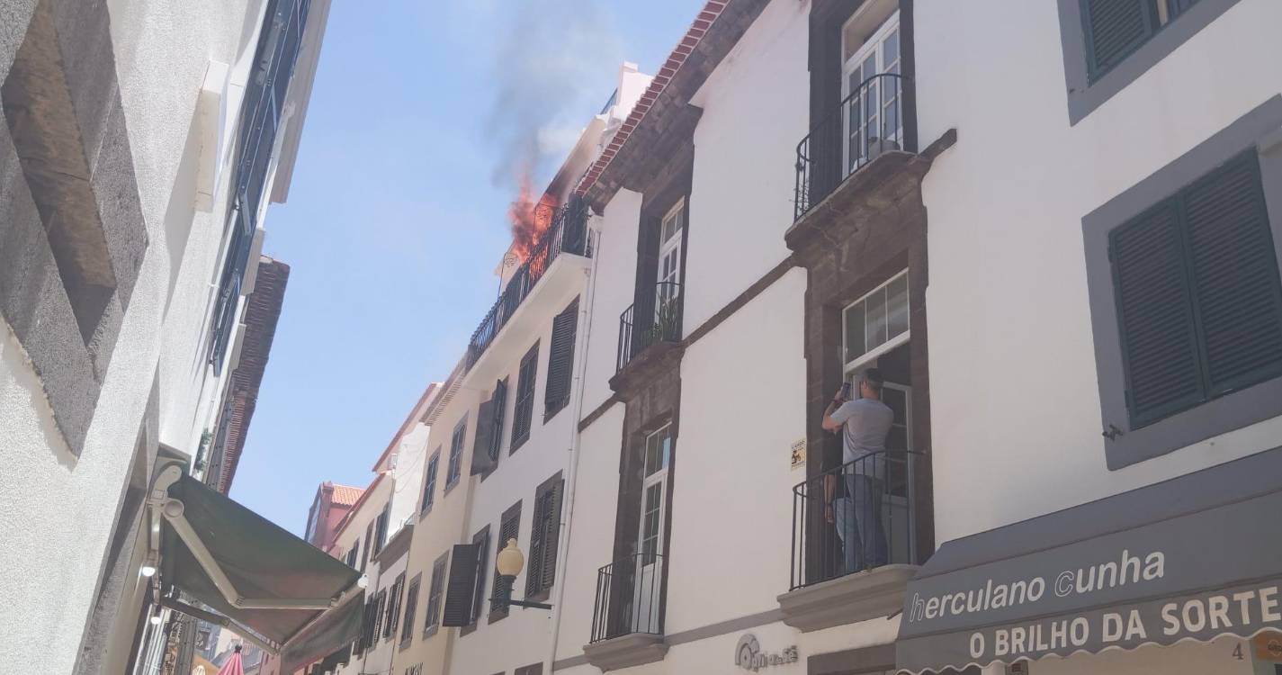 Incêndio em apartamento na baixa do Funchal (com vídeo e fotos)