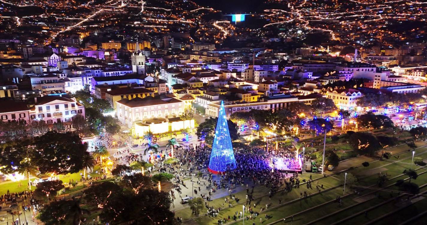 Imagens aéreas mostram a magia da inauguração das luzes no Funchal (com fotos)