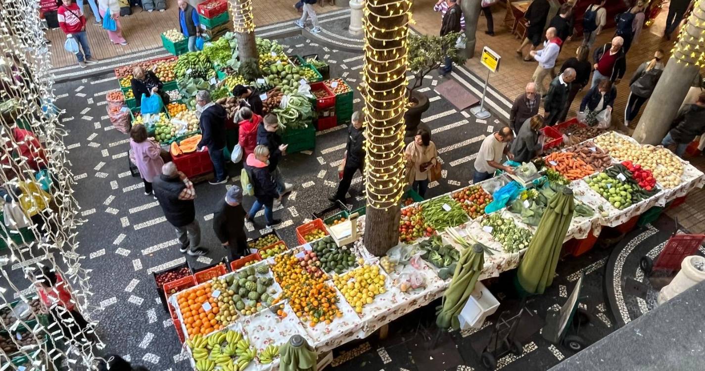 Veja as primeiras fotos do dia no Mercado dos Lavradores