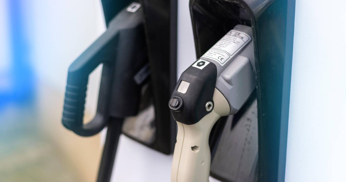 Pontos de carregamento elétricos são alvo de vandalismo e de roubo