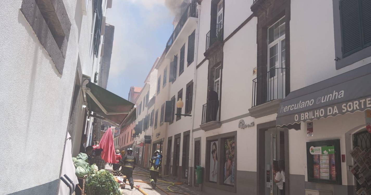 Incêndio em apartamento na baixa do Funchal (com vídeo e fotos)