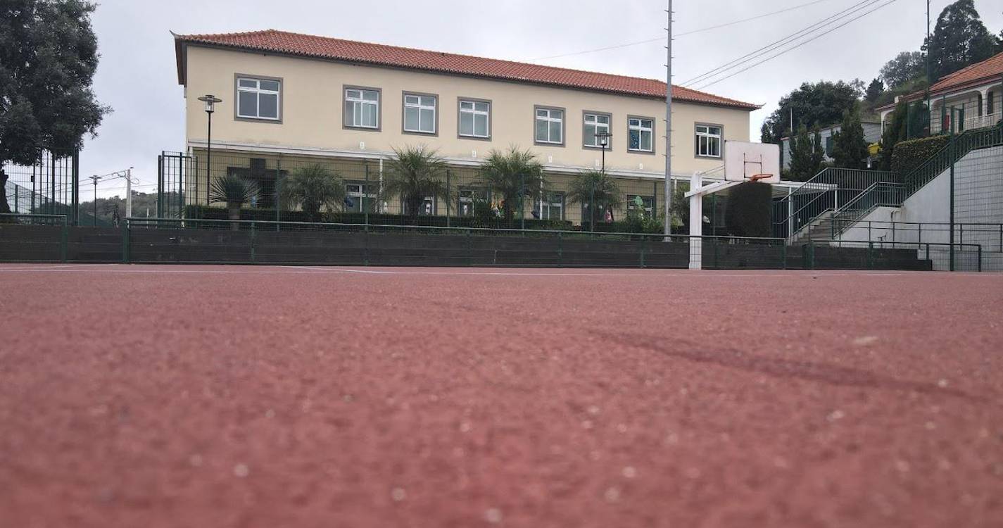 Escola de Carvalhal e Carreira promove sessão para pais e comunidade educativa sobre segurança na internet