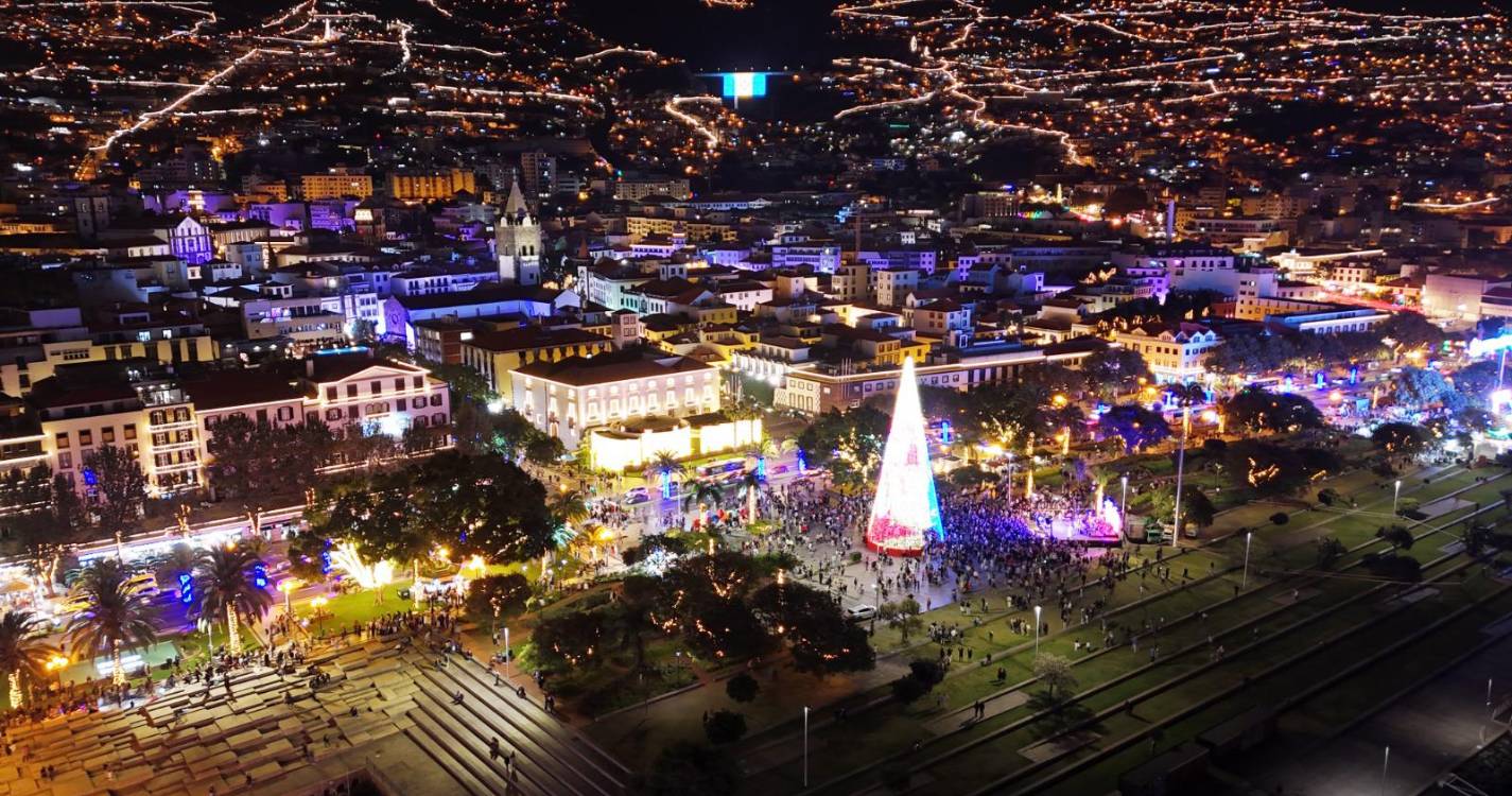 Imagens aéreas mostram a magia da inauguração das luzes no Funchal (com fotos)