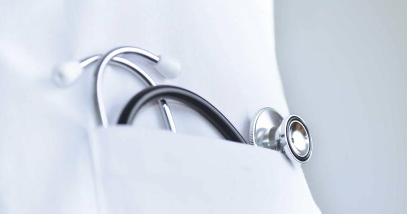 Mais de 2.400 médicos e enfermeiros do SNS são estrangeiros