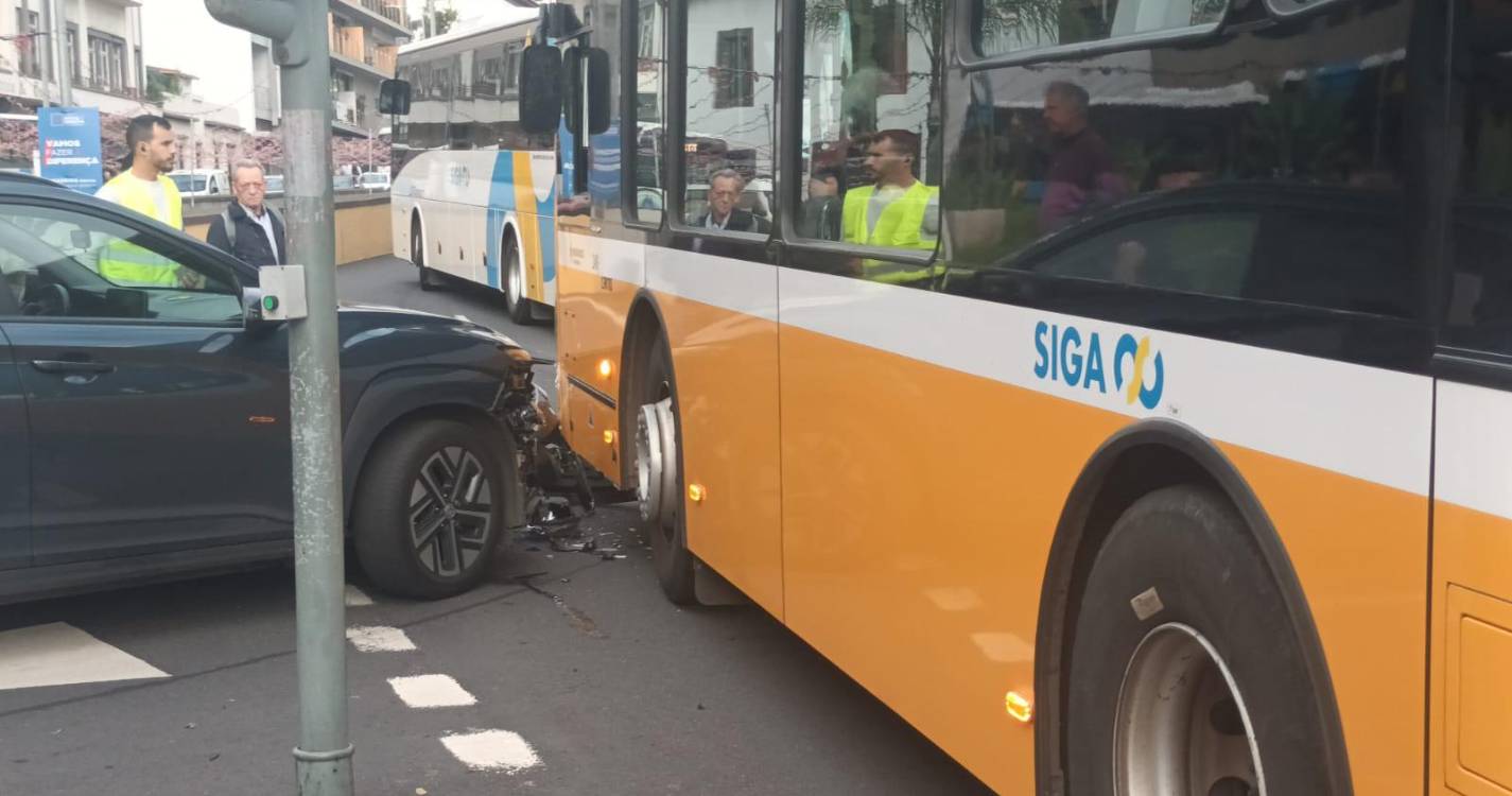 Colisão entre autocarro e ligeiro faz uma vítima no Funchal (com fotos)