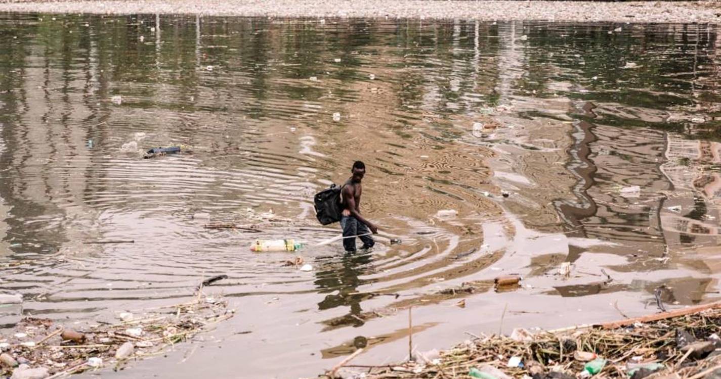 Seis mortos e 10 desaparecidos nas cheias na África do Sul
