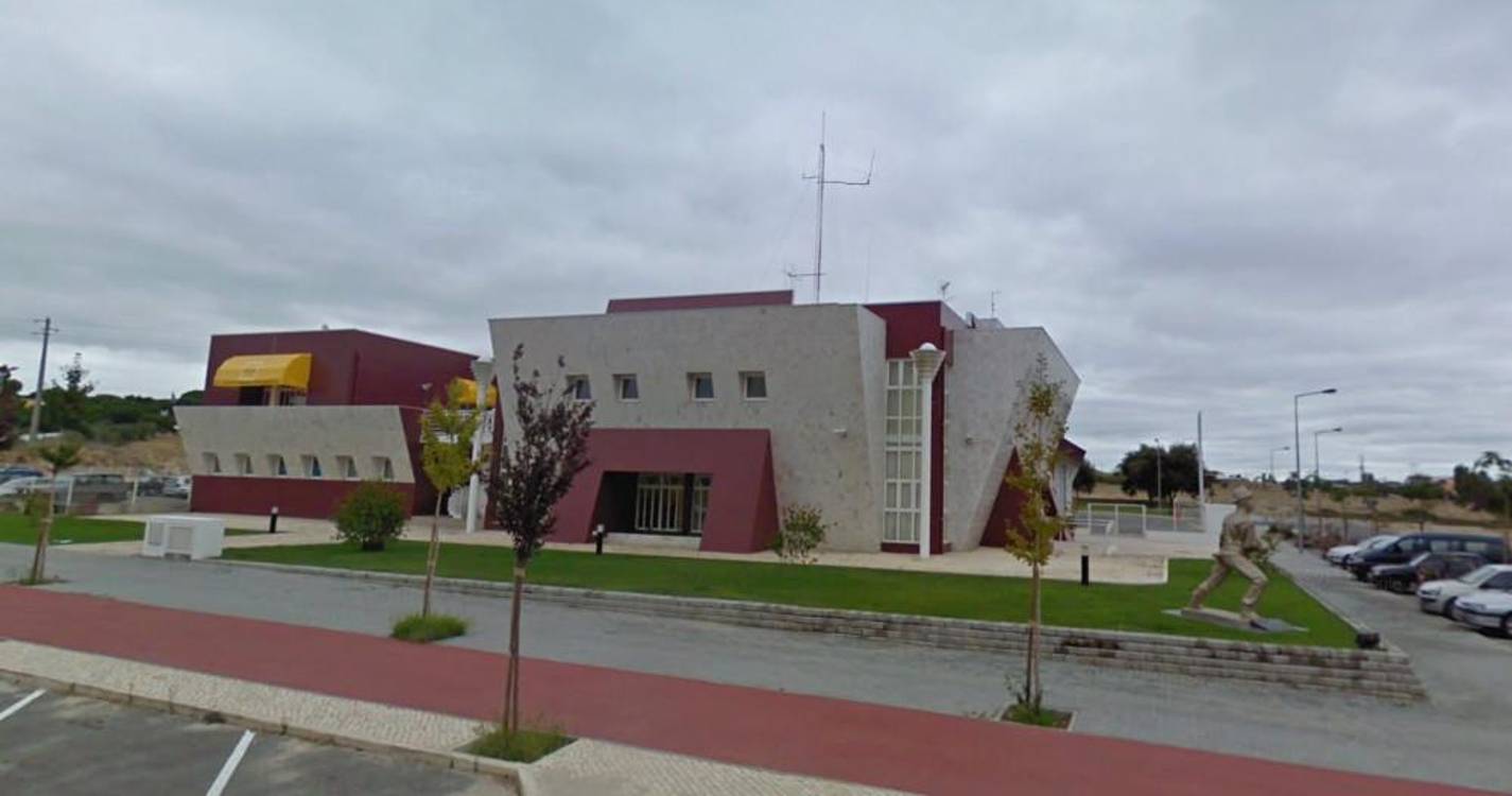 Bebé nasce a caminho do Hospital de Almada, o 14.º parto dos bombeiros da Moita este ano