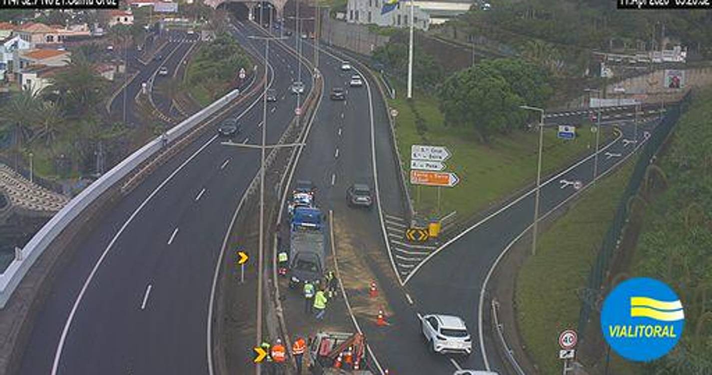 Mulher ferida em capotamento na via rápida junto ao aeroporto