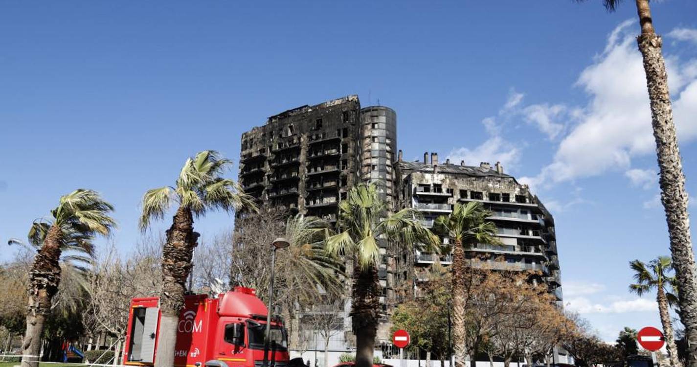 Encontrado novo corpo que eleva para 10 os mortos no incêndio em edifício de Valência