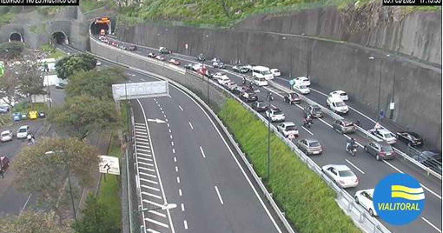 Acidente em cadeia provocou congestionamento na Via Rápida em Machico