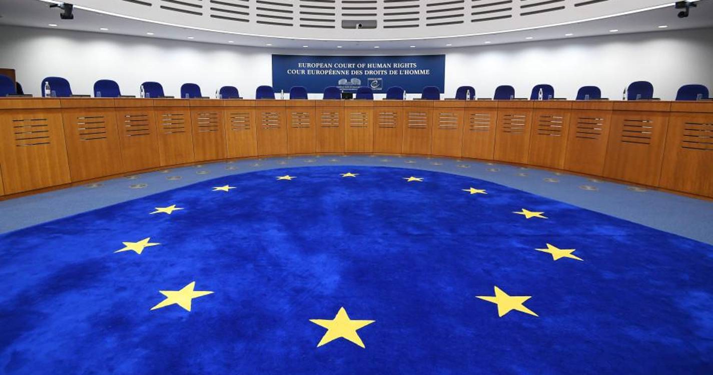 Tribunal europeu condena Grécia por disparar contra lancha com migrantes