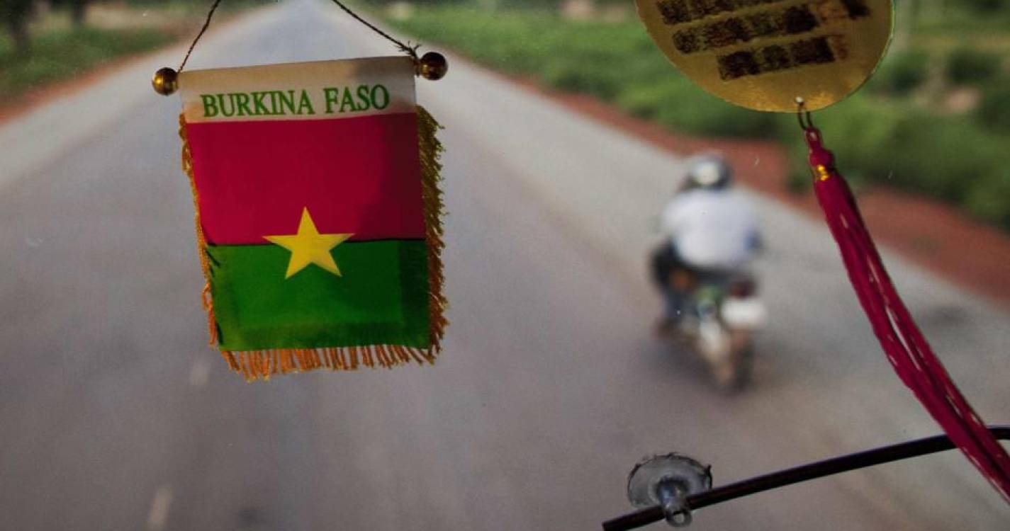 Colisão entre autocarros causa dez mortos e 16 feridos graves no Burkina Faso